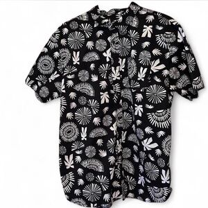 O'Neill Black and White Graphic Shirt- like new